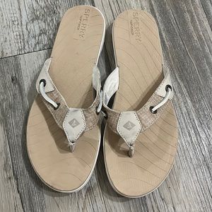 Sperry flip flops